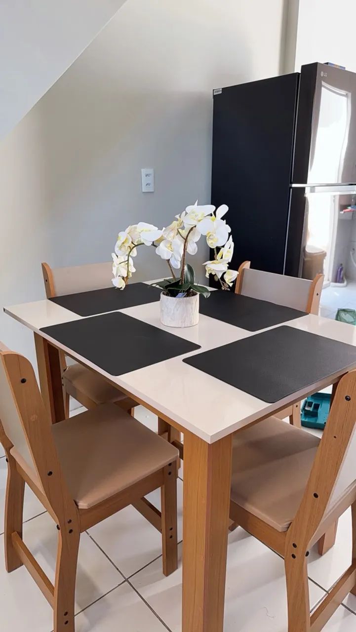 Vendo sala de jantar nova 