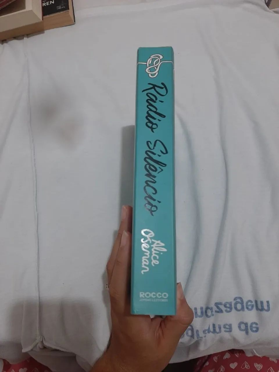 Livro "Radio Silencio" - Foto 4
