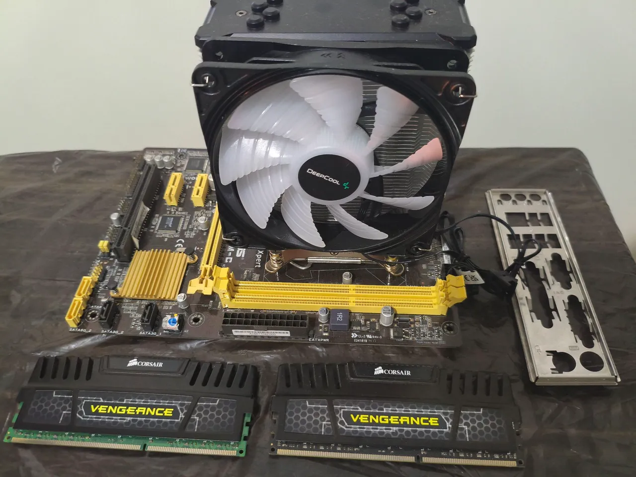 GTX1650、i7 4770、メモリDDR3 2、2、4GB、cpuクーラー kit i7 4770