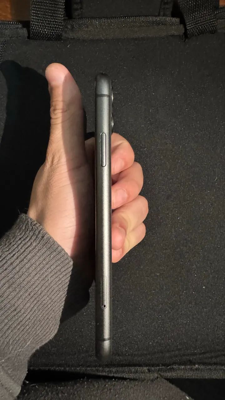 Vendo Iphone 11 em perfeito estado - Foto 2