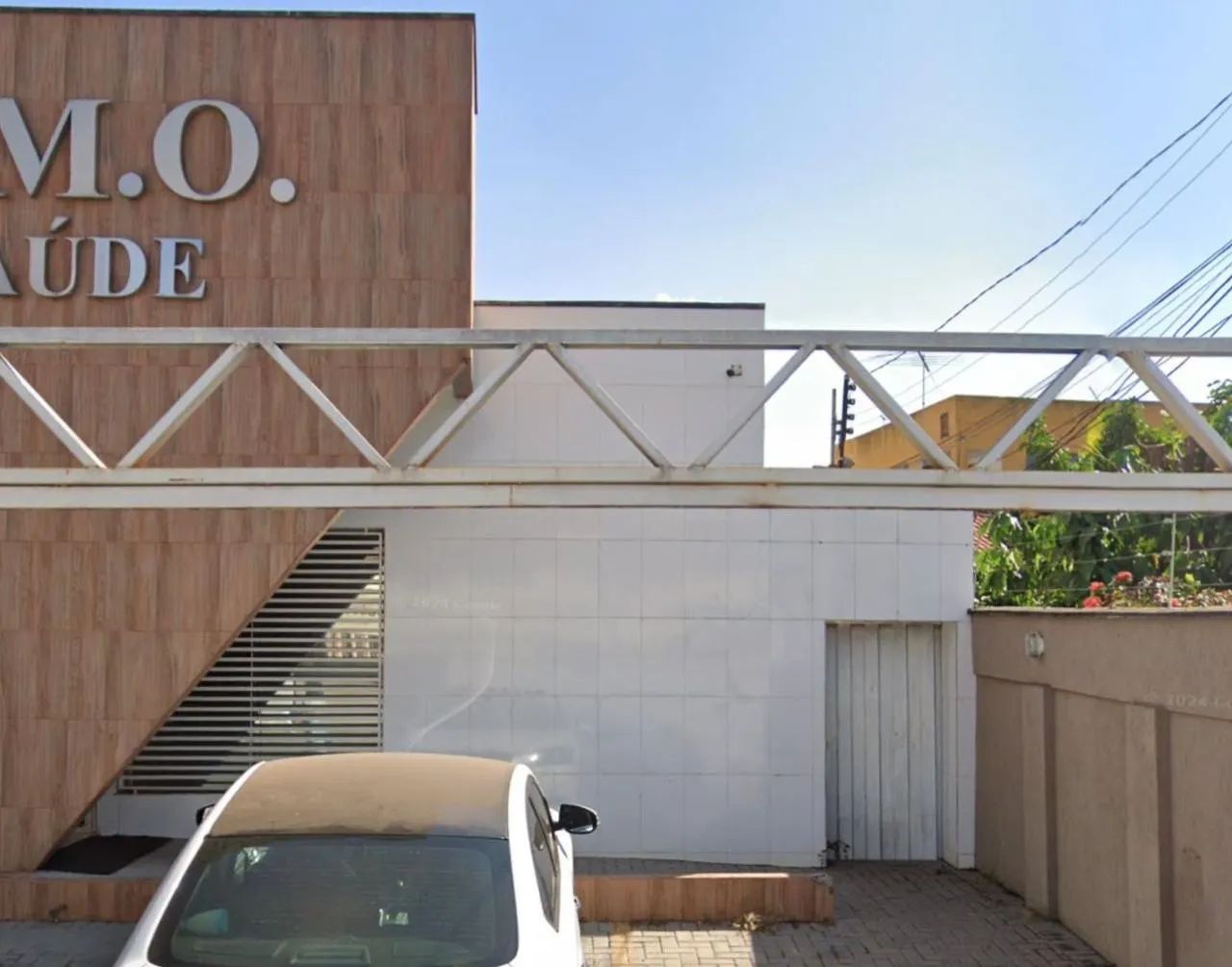 Casa dos fundos em setor Sul 