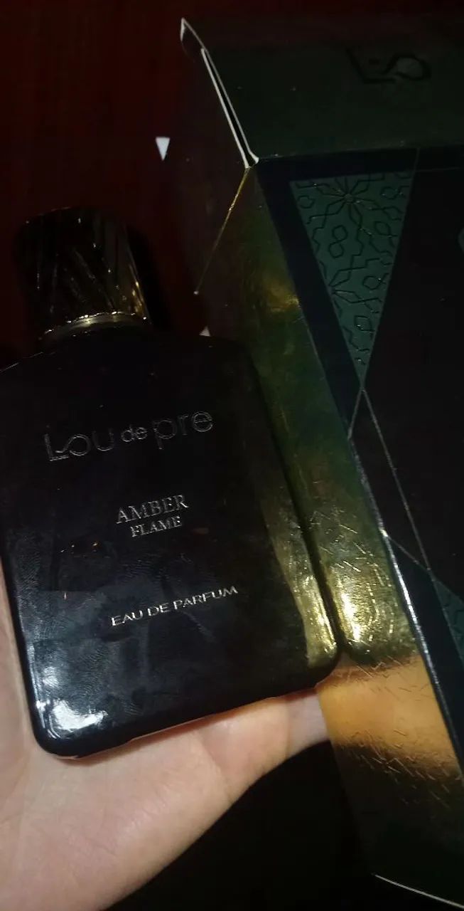 Perfume amadeirado