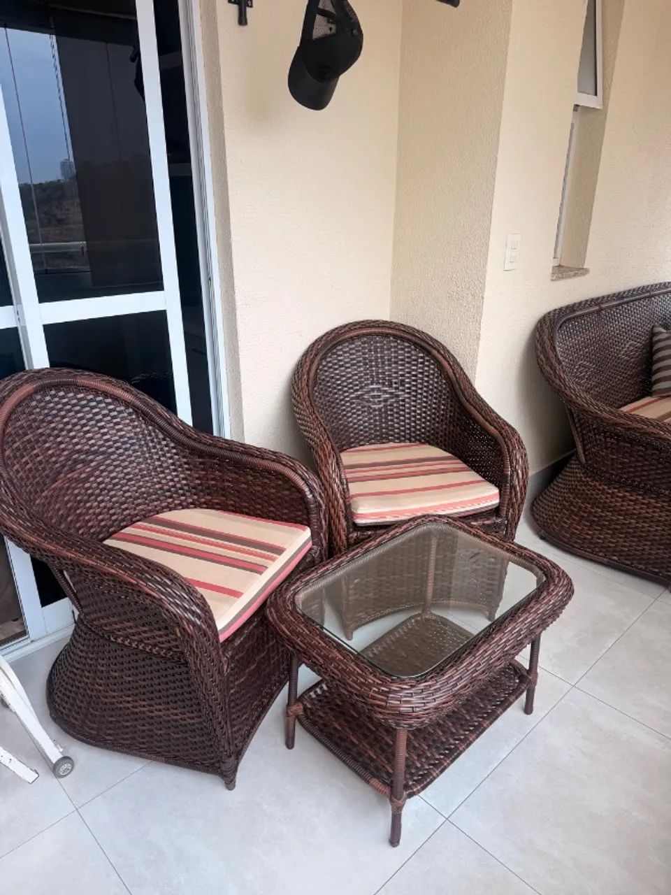 Conjunto de Móveis para Varanda em Fibra Sintética - Sofá, Poltronas, Mesas e Banquetas - Foto 4