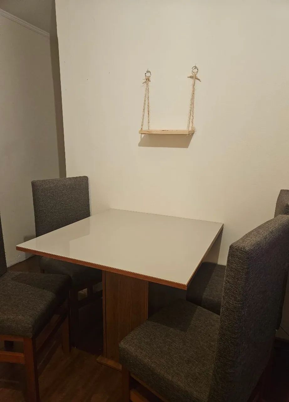 Mesa de jantar com tampo de vidro 90x90 com 4 cadeiras - Foto 2