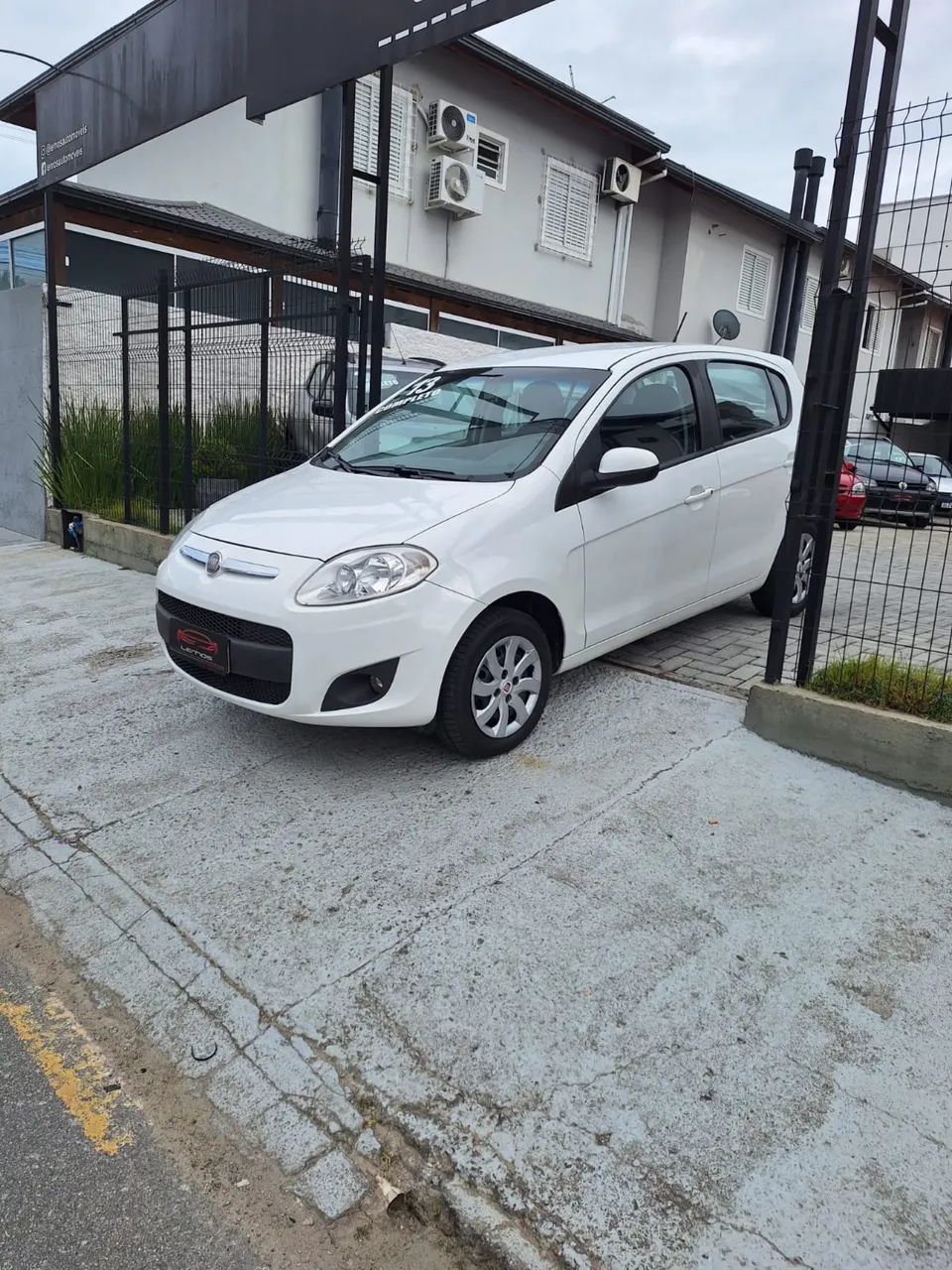 Fiat Palio Attractive 1.0 EVO Fire Flex 8V 5P 2013 - Foto 2