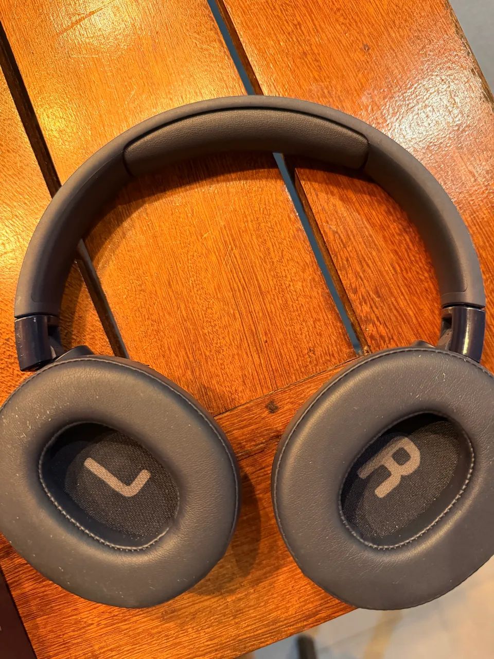 Fone Bluetooth JBL 700 em excelente estado - Foto 2