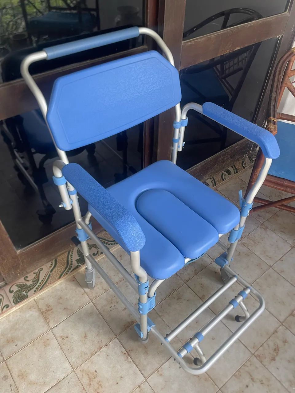 Cadeira de Banho alumínio novinha