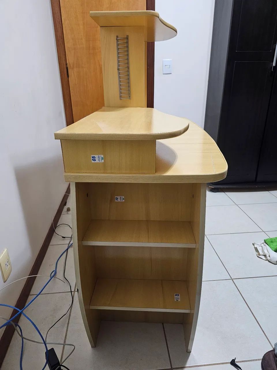 Escrivaninha completa com gaveta, compartimentos, prateleira - Foto 3