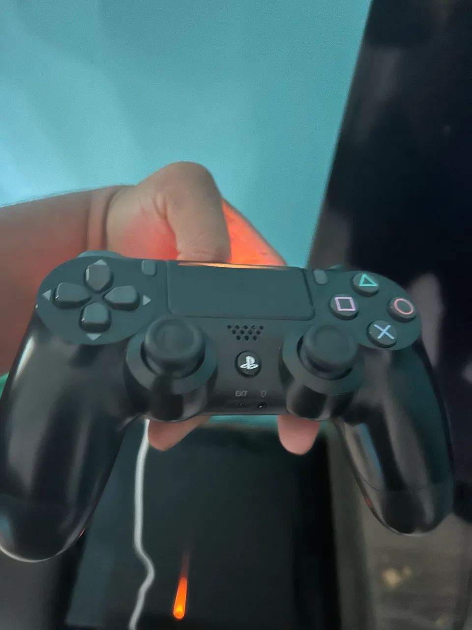 PS4 com 2 controles e jogos - Foto 2