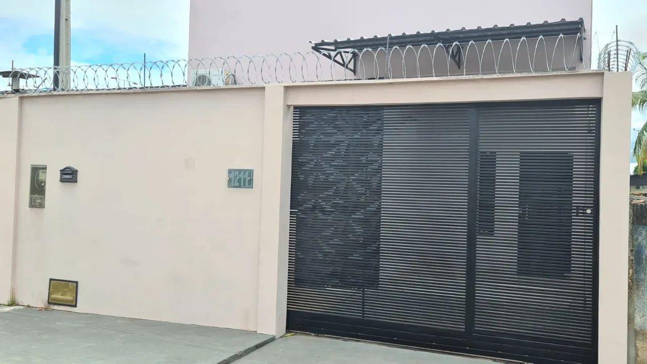 Alugo casa c/3qts e 3wc no Bairro dos Estados.
