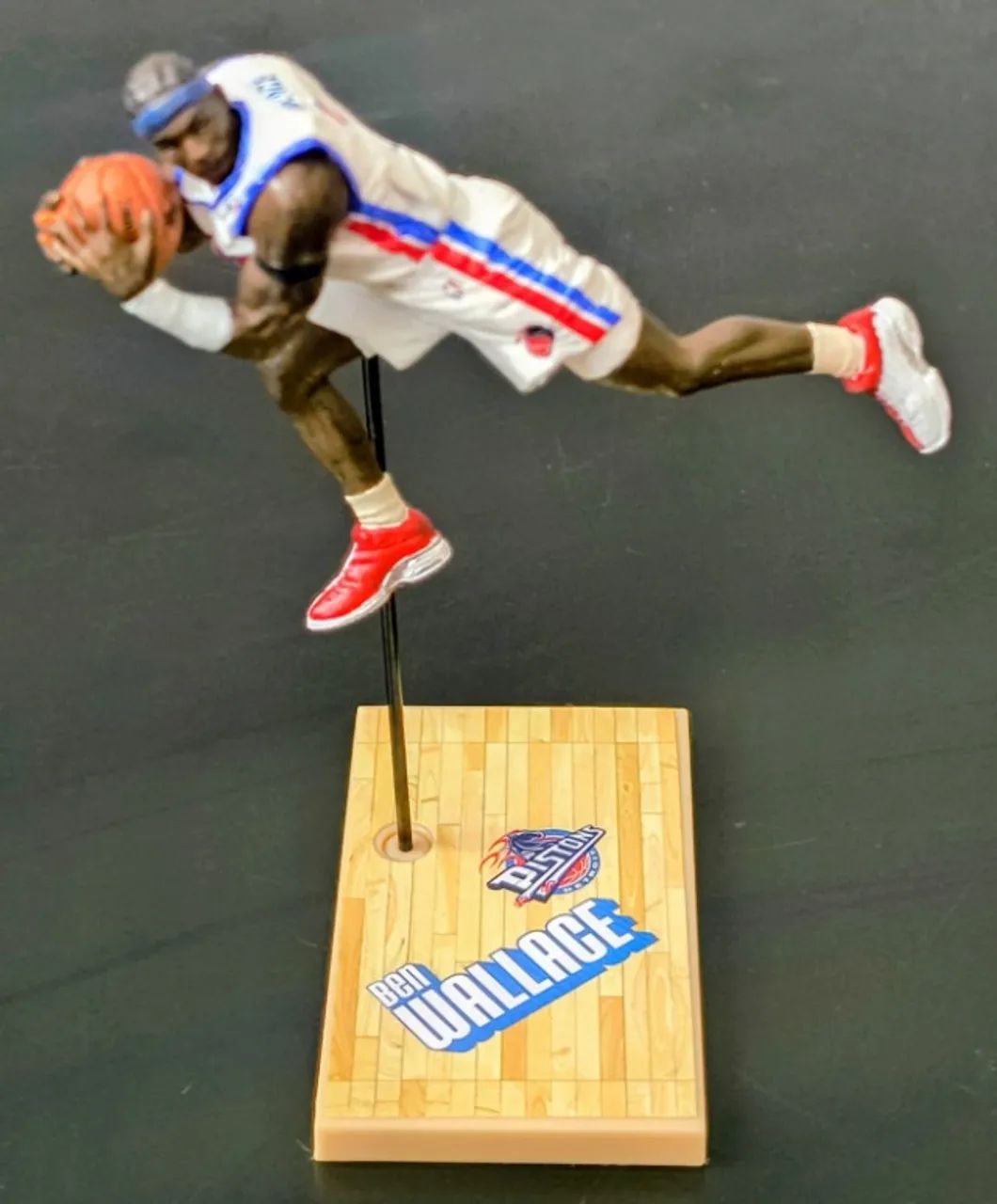 Boneco nba mcfarlane ben wallace detroit pistons - Foto 2