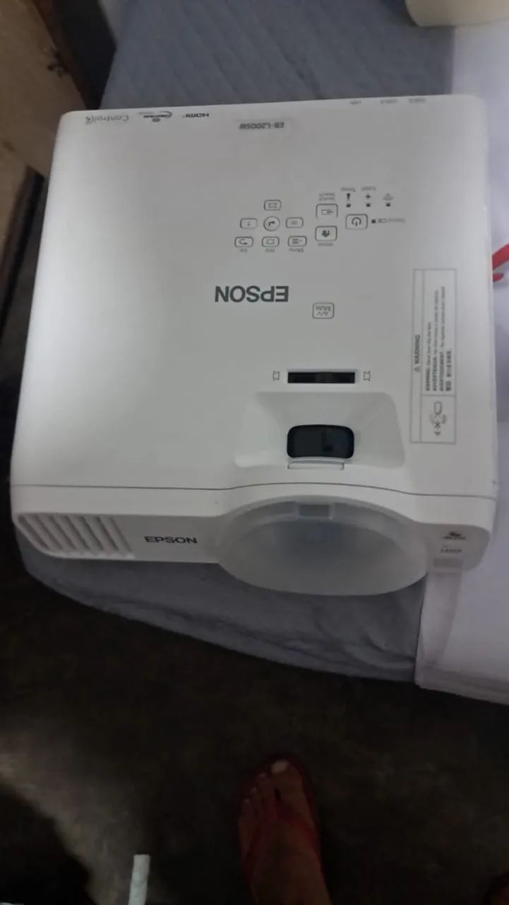 Projetor a laizer Epson lcd projector model H993A l200sw
