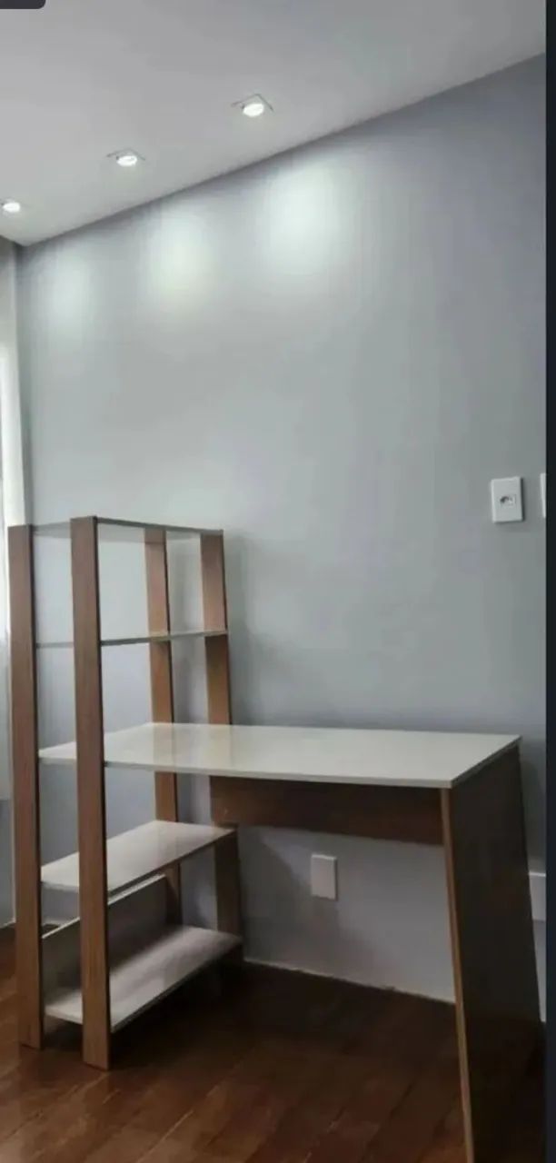 Escrivaninha c/estante 