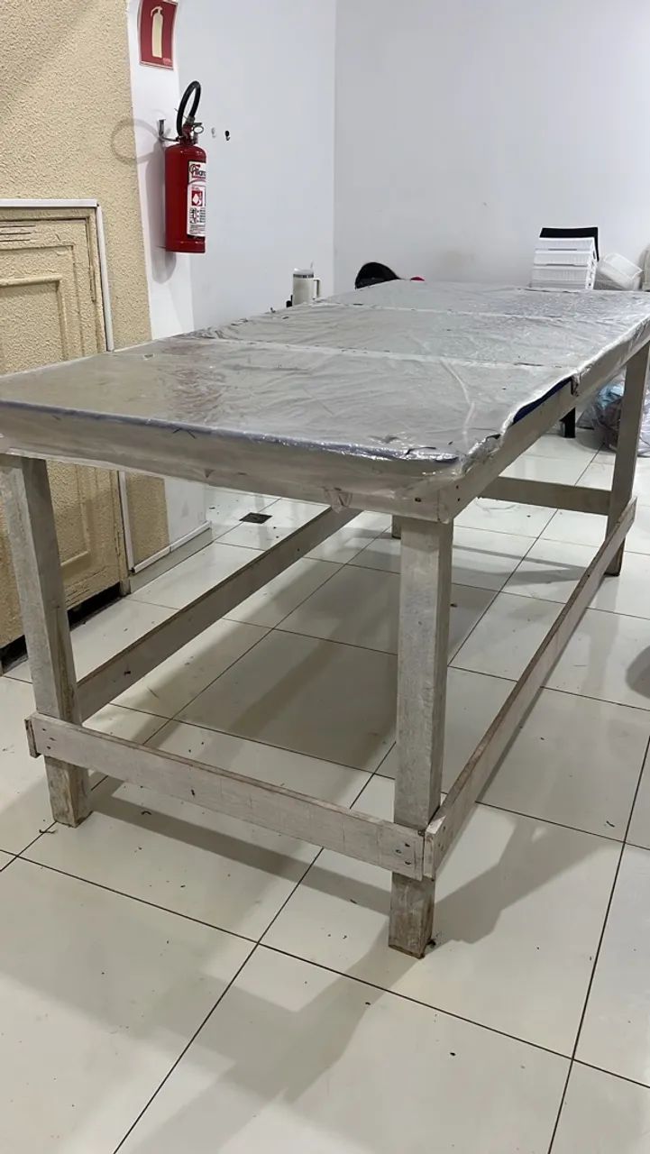 2 BANCADAS DE TRABALHO 