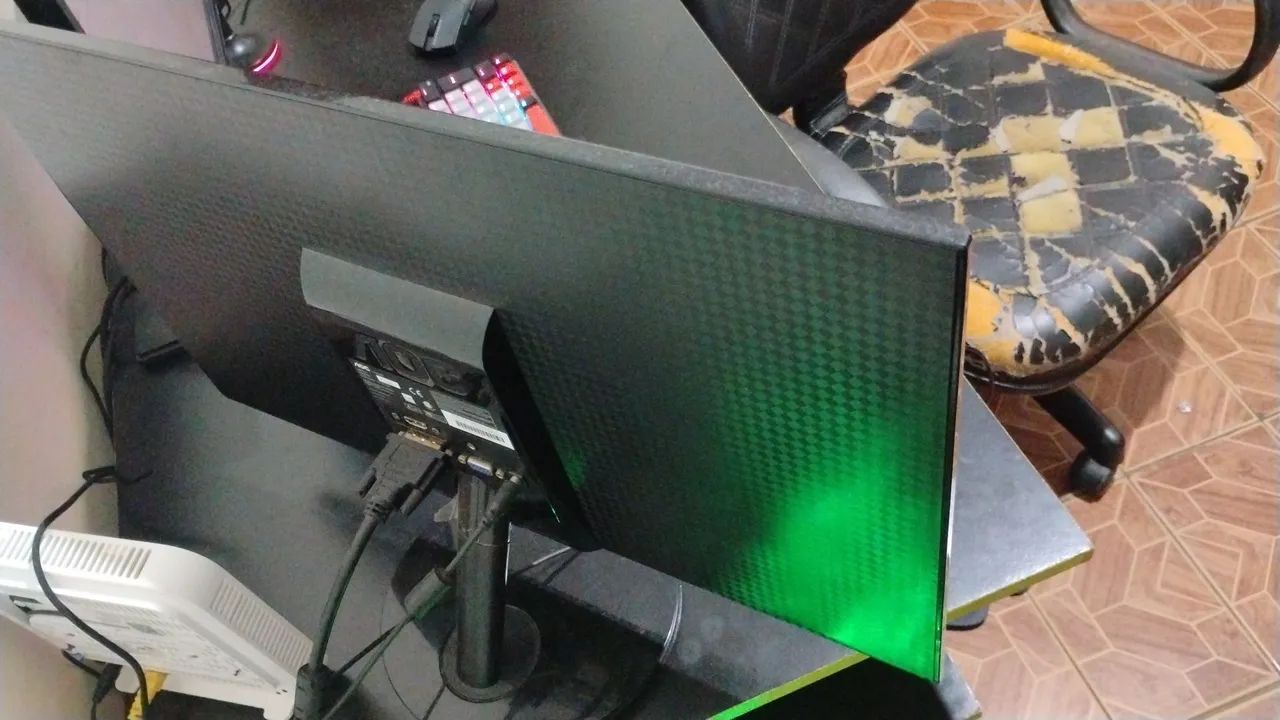 Monitor AOC usado 