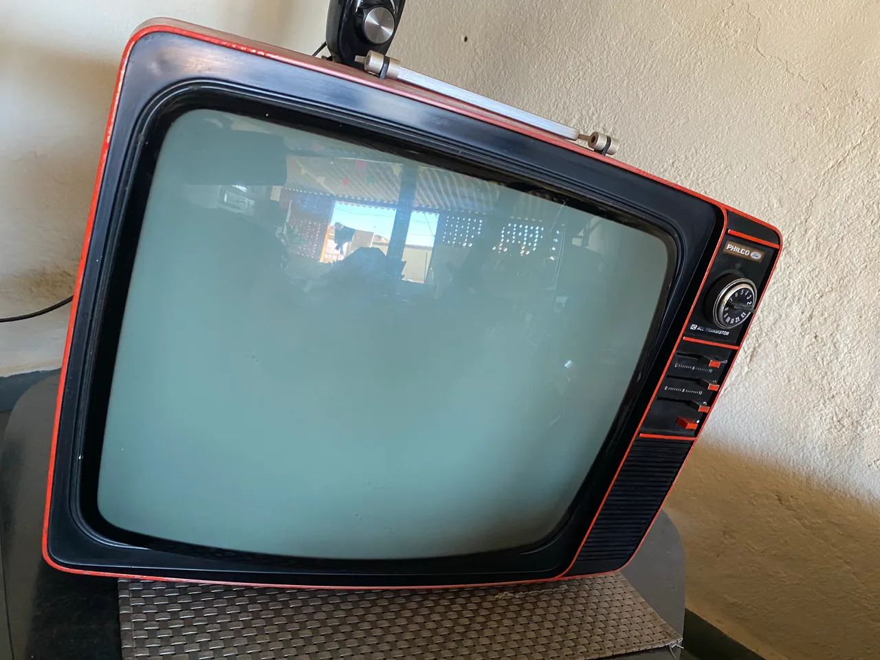 TV Rústica - Preto e Branca ( Funcionando)