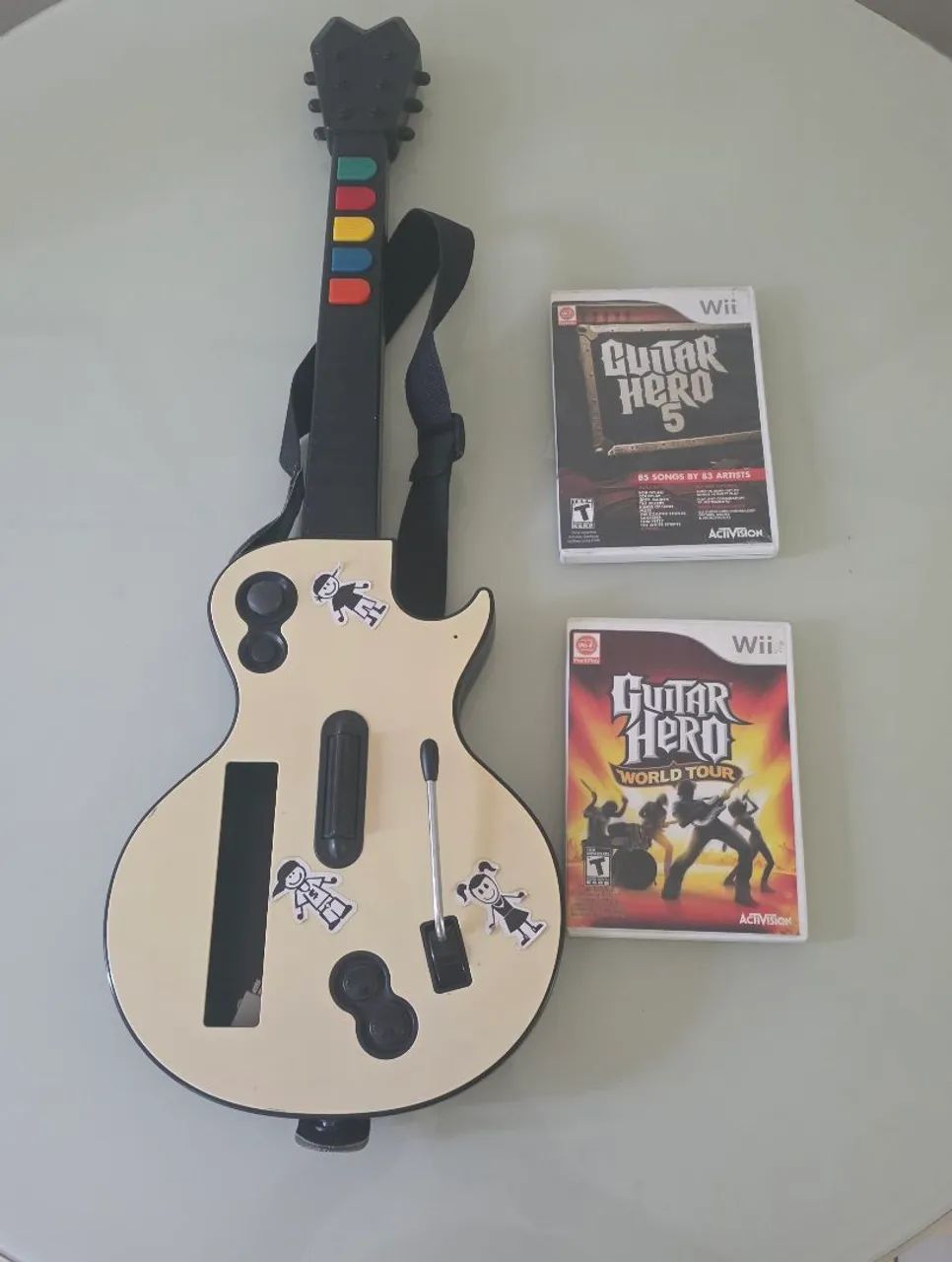 Guitarra wii com 2 jogos