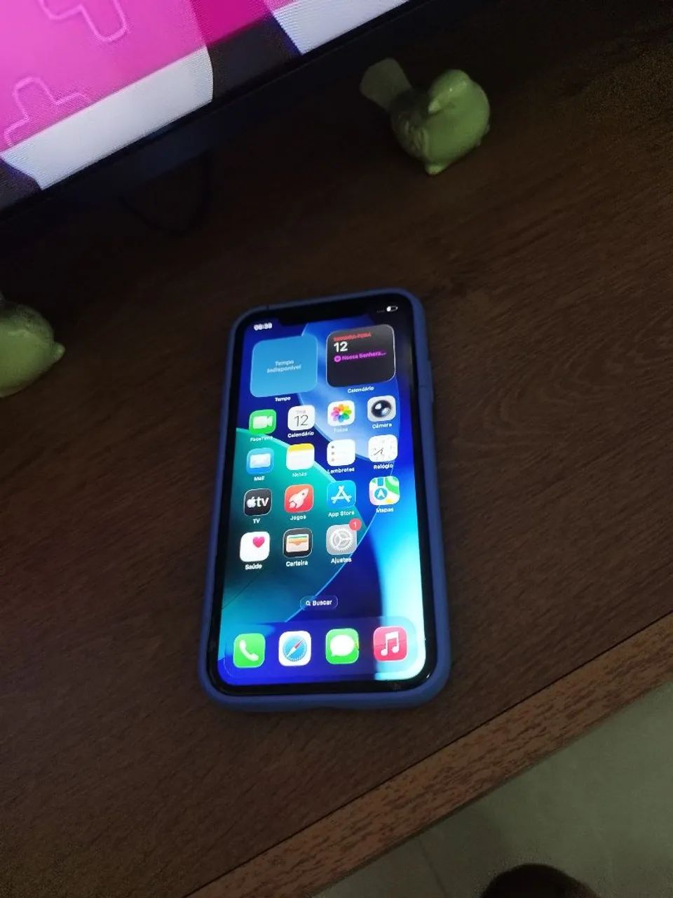 iPhone 11 dourado 64gigas 