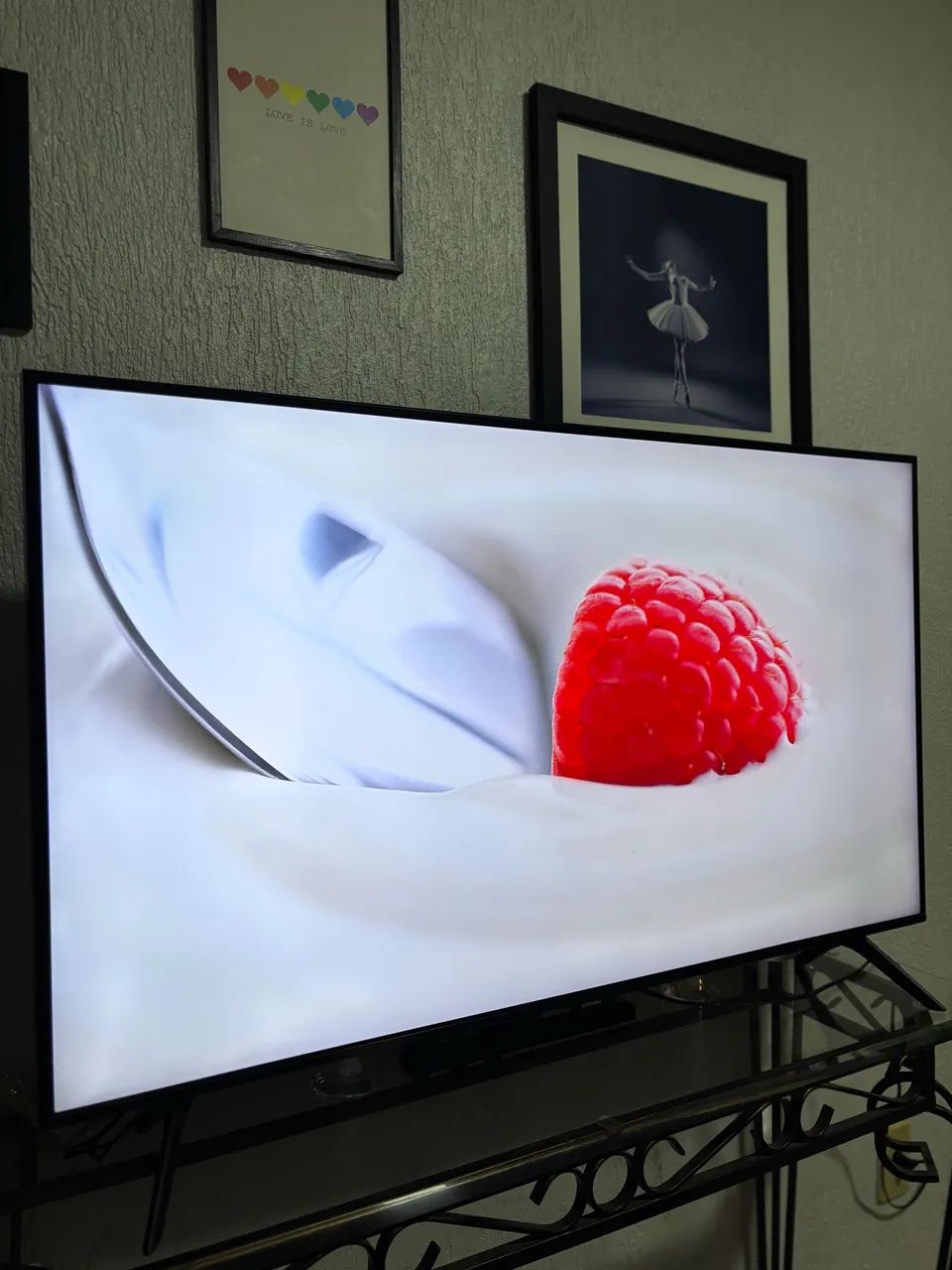 Smart tv Samsung 43 polegadas 3 em 1, sistema Tizem 4k , borda infinita, controle solar. - Foto 2