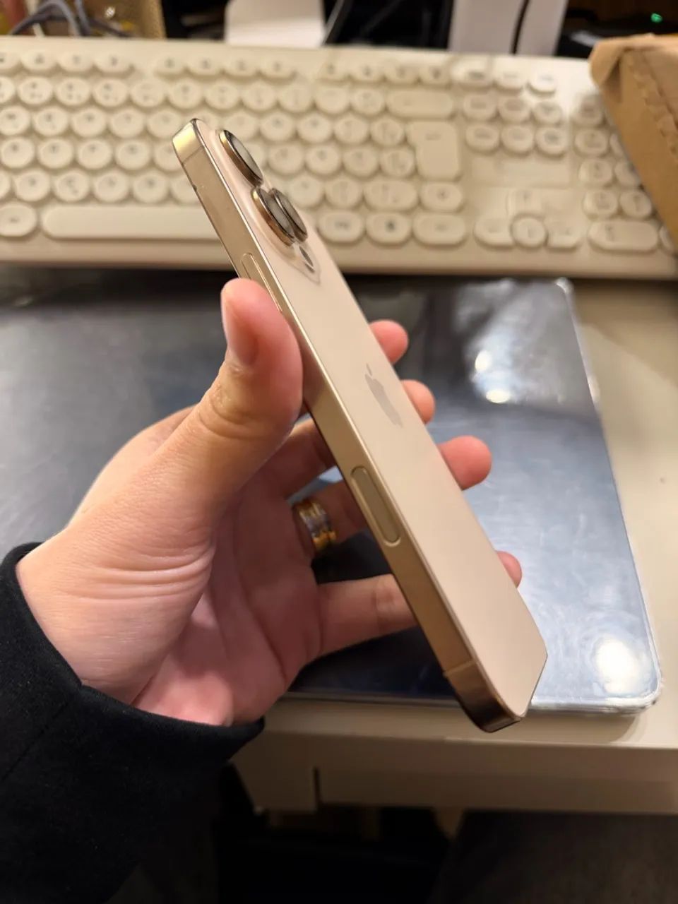 iPhone 16 Pro Max 512GB Dourado - bateria 91% - Foto 2