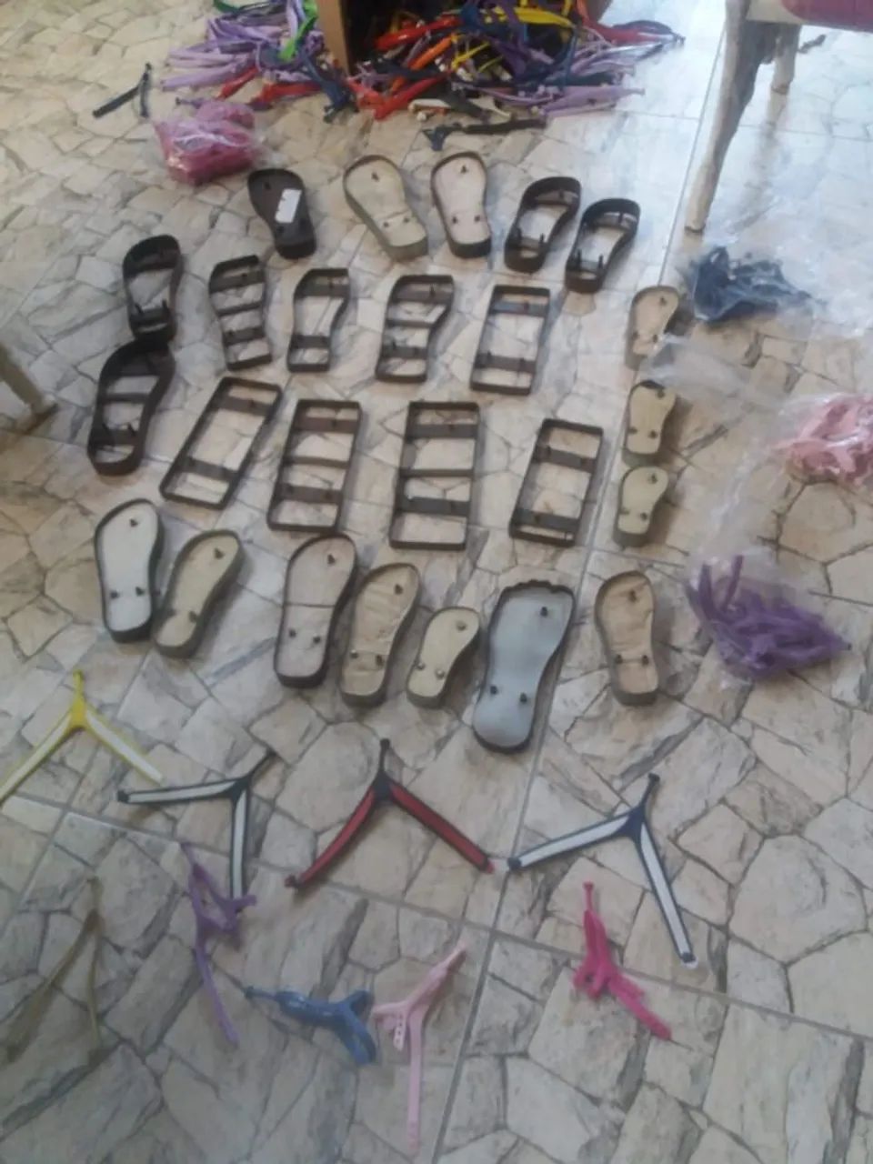 VENDO FABRICA COMPLETA DE FAZER CHINELO+ ACESSORIOS - Foto 2