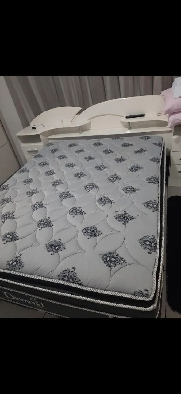 Cama Box Queen Super Conservada 