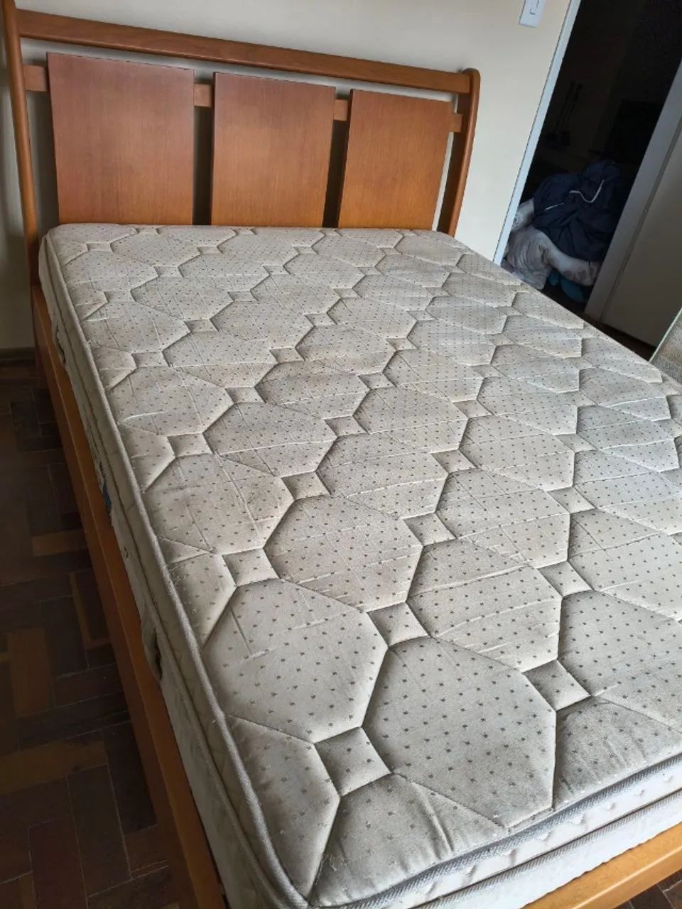 Cama de Casal em Madeira + Colchão de molas - Foto 3