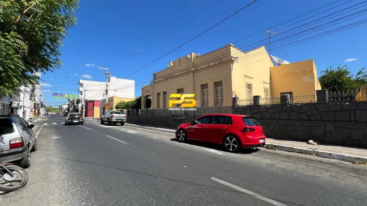 Área de Esquina com Casa e Pontos Comerciais à Venda no Centro de Patos  PB REF: AR0008