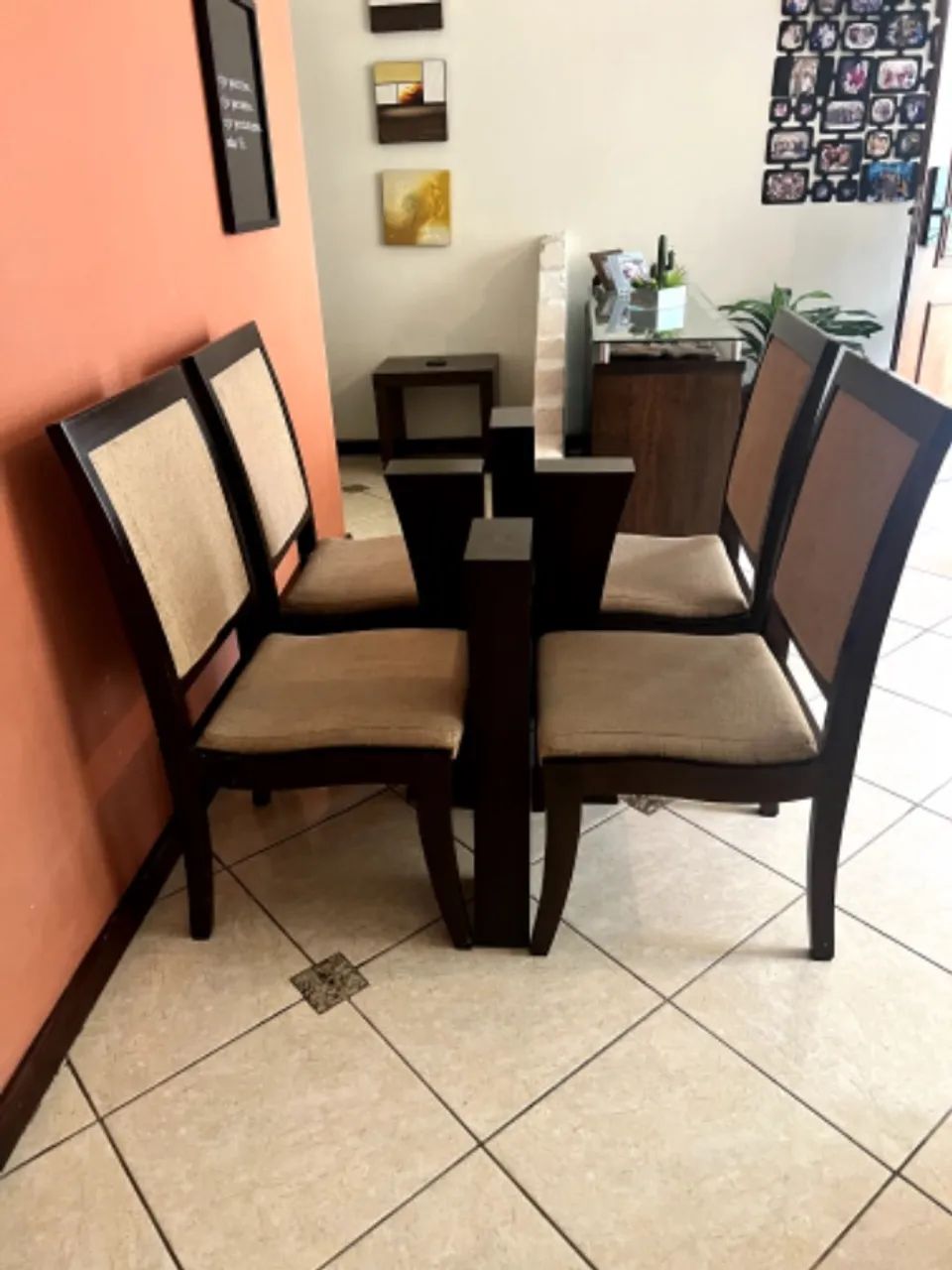 Suporte da mesa e 4 Cadeiras