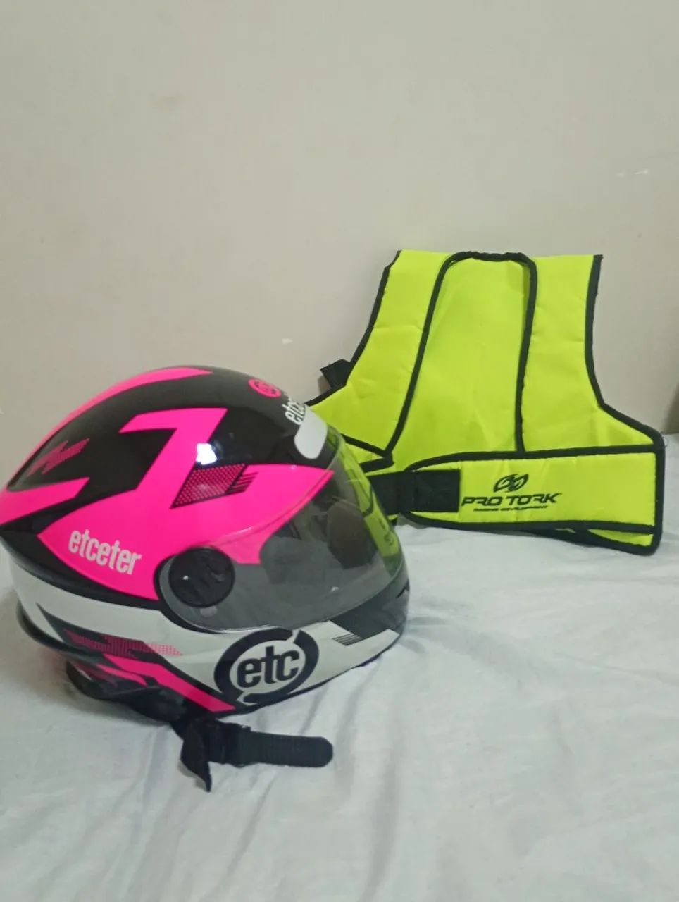 Capacete e colete