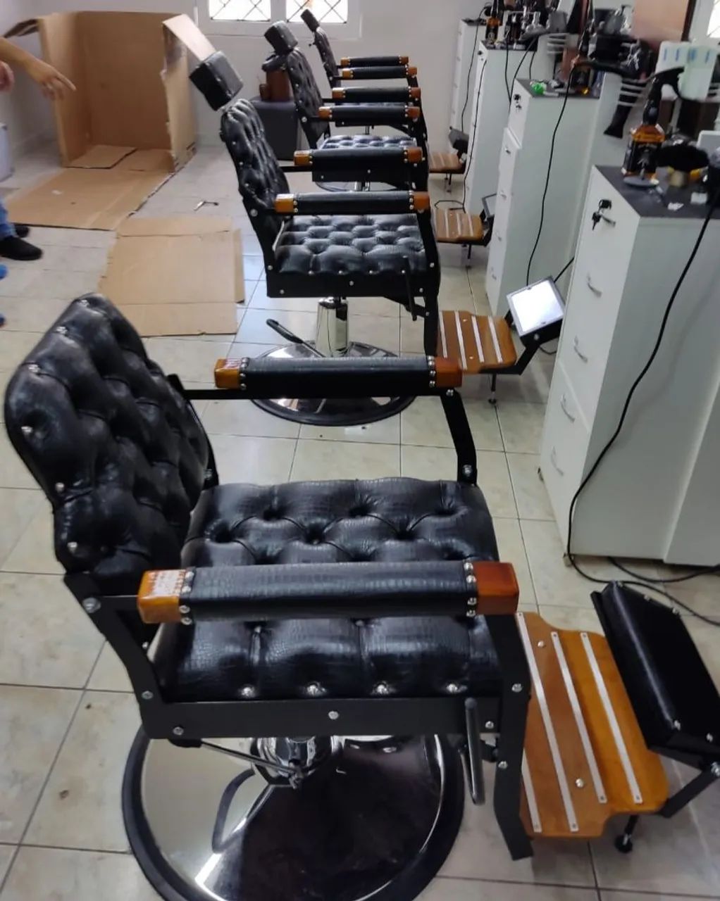 Vendo cadeiras para salão muito novas  - Foto 2