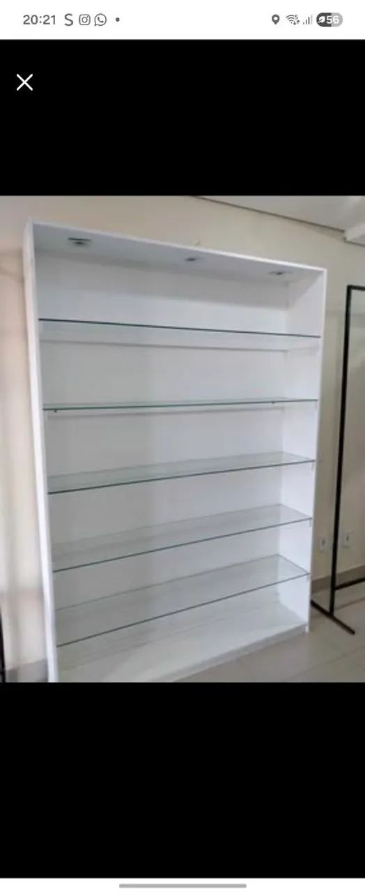 Movel com pratileiras de vidro 