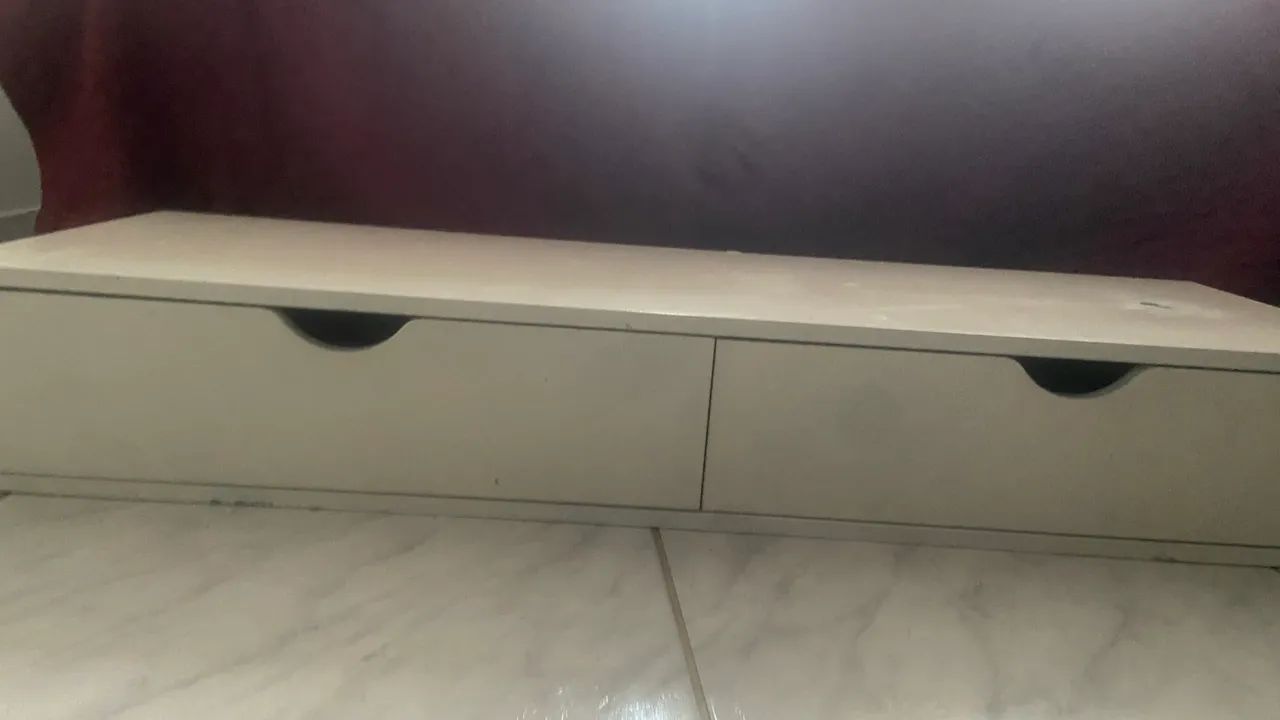 Prateleira suspensa com gaveta 