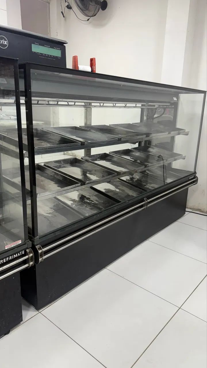 Balcão Açougue com prateleira- Refrimate - Com 15 bandejas expositores  - Foto 2