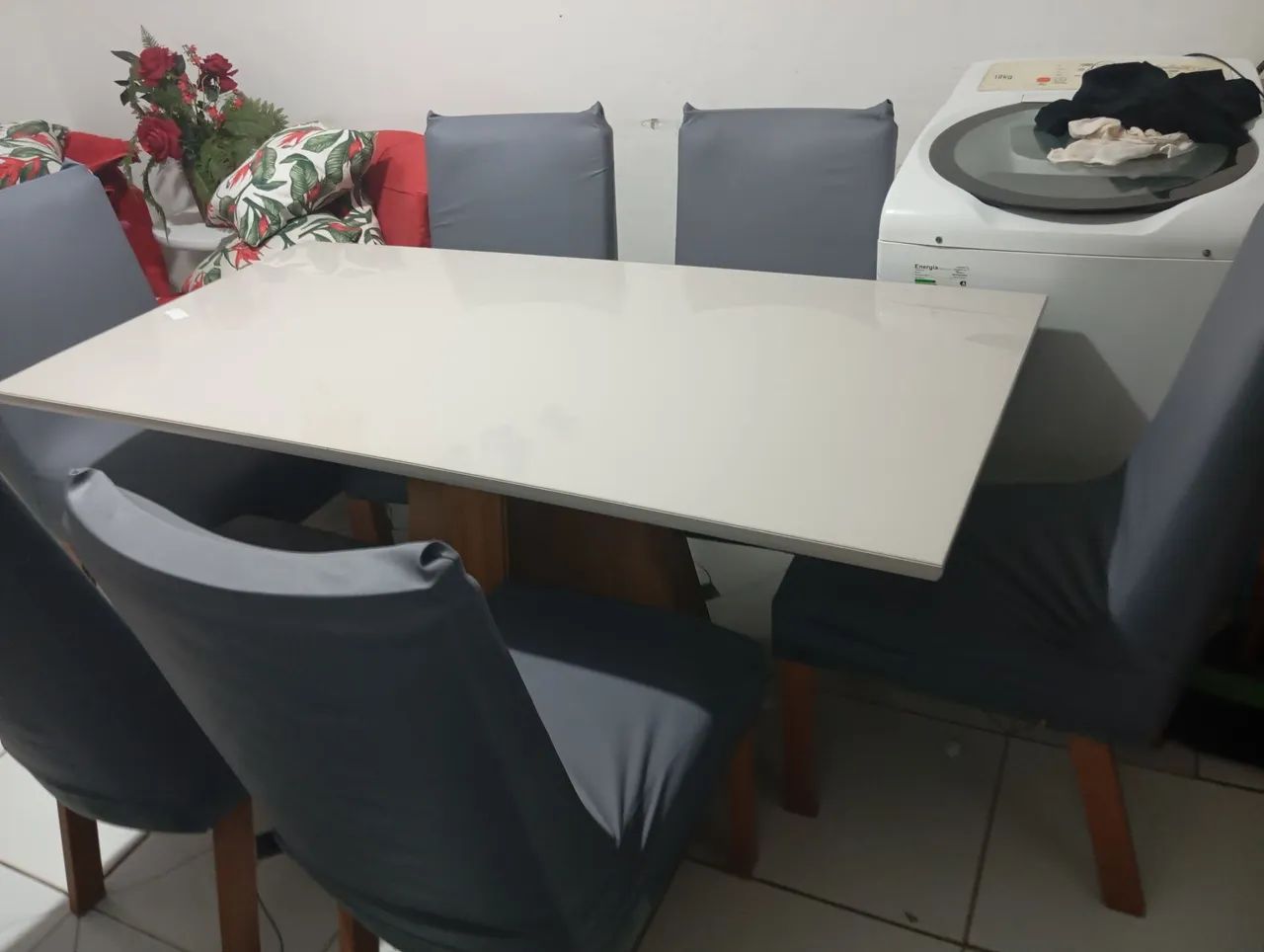 Mesa de seis cadeiras pra vende