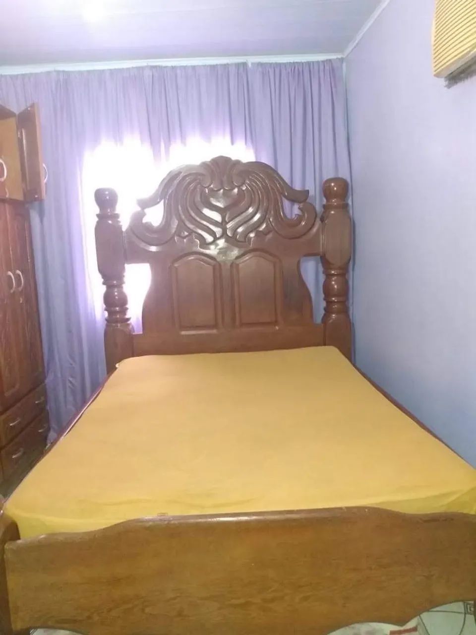 Cama de casal de madeira 