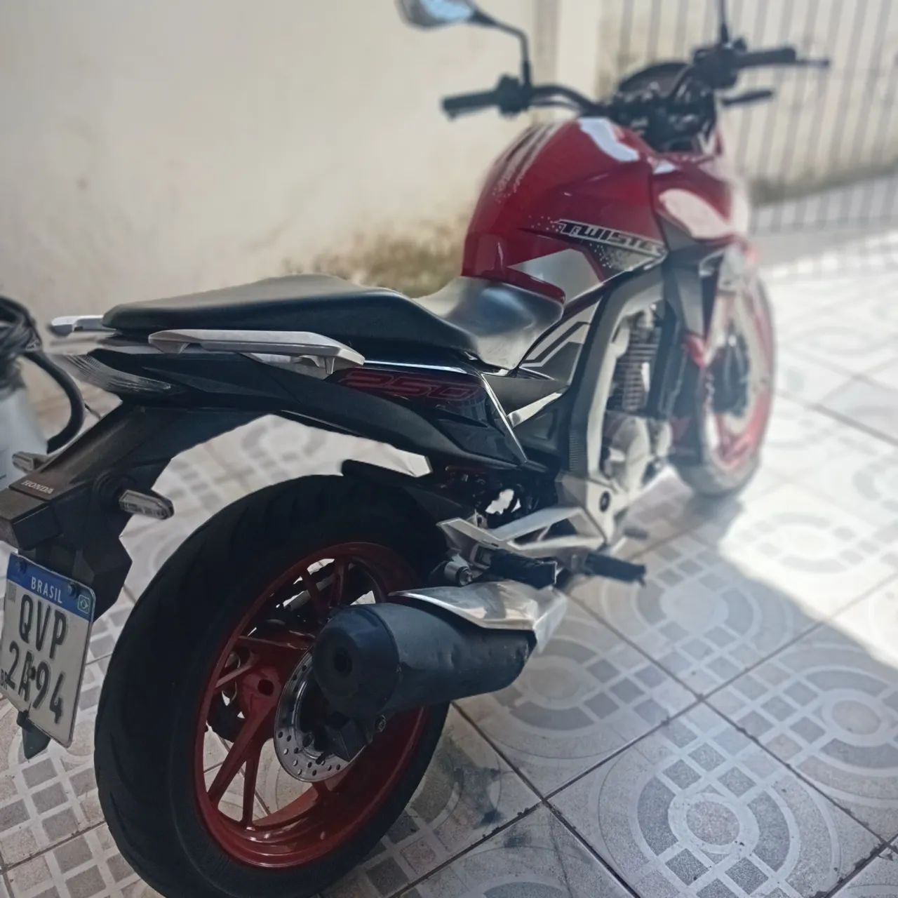 Cb 250 f (23 KM) - Foto 2
