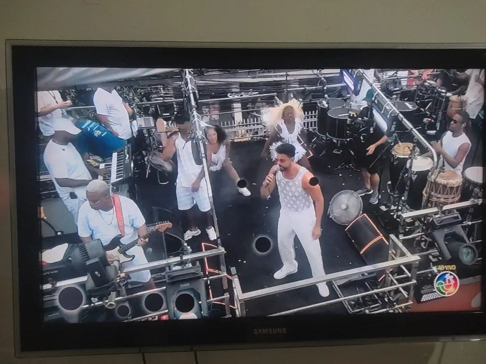 tv sansung 42 polegadas funcionando perfeitamente apenas com algumas manchas  - Foto 2