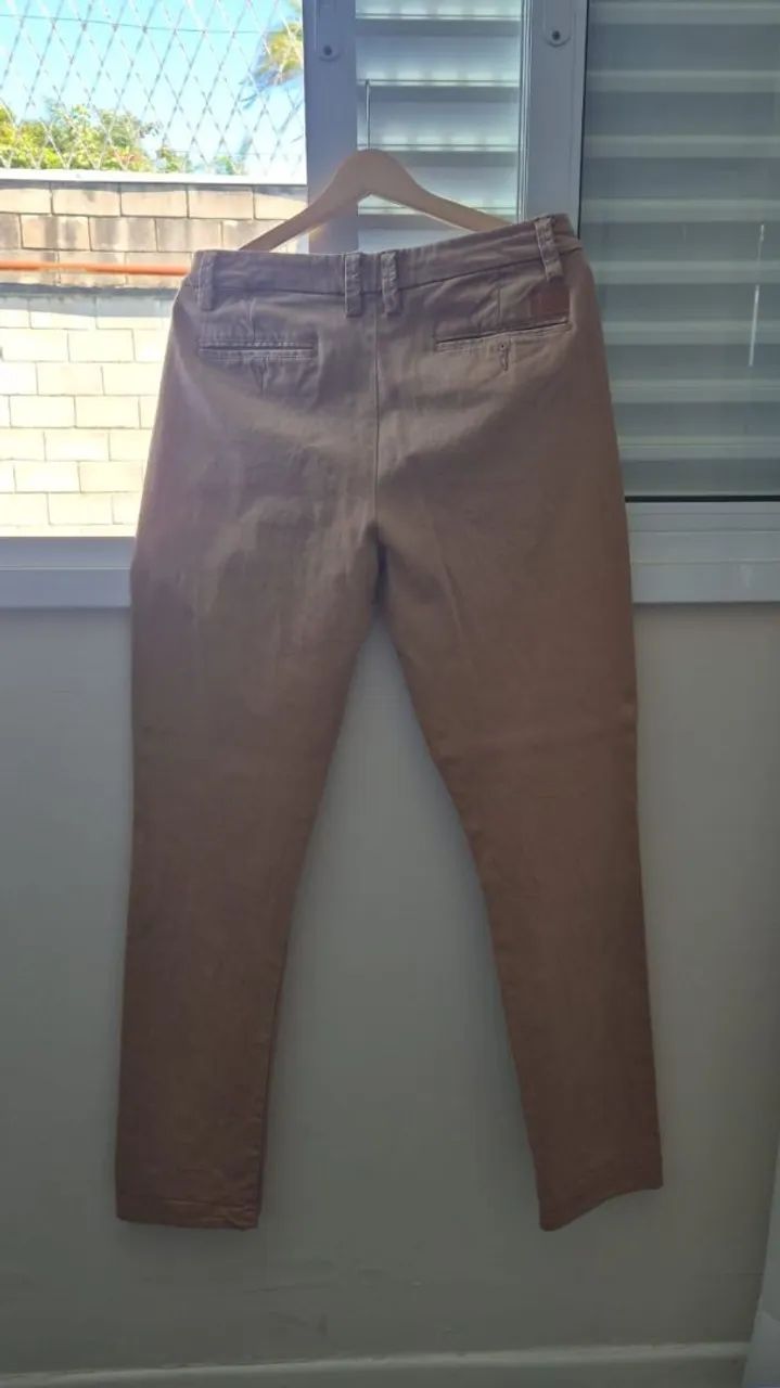 Calça bege semi-nova - Foto 2