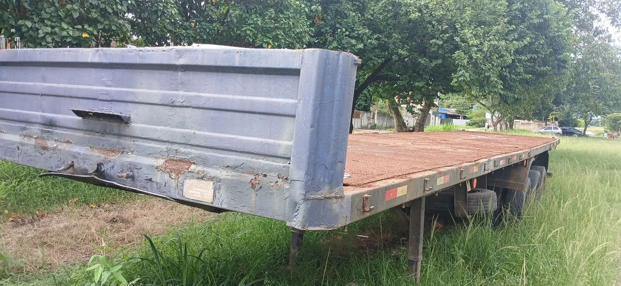 Carreta assoalhada. 