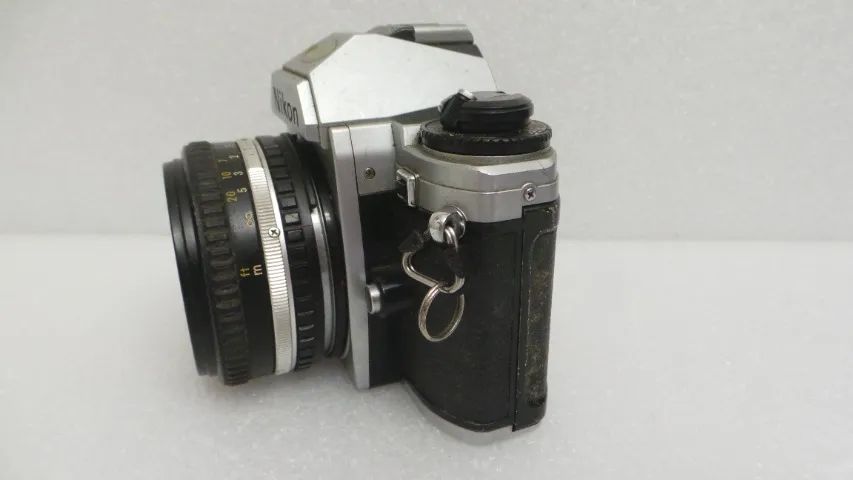MÁQUINA FOTOGRÁFICA ANTIGA NIKON FG20 PARADA HÁ ANOS!  - Foto 2