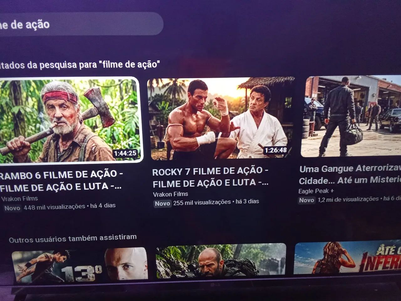 Vende-se uma tv 32 polegadas smart Samsung completa pé e controle - Foto 2
