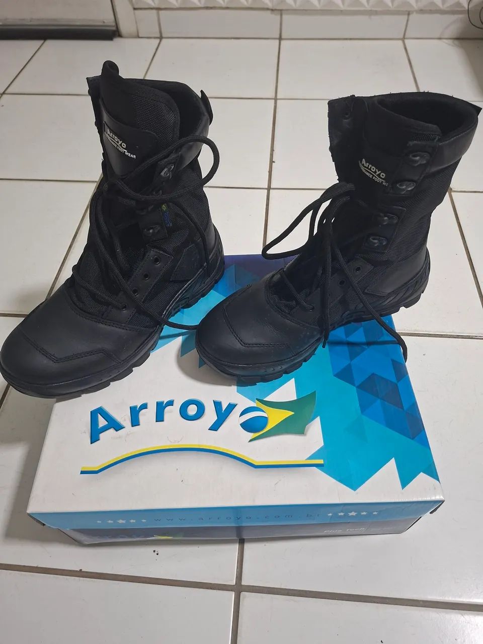 COTURNOS N°42 NOVOS, SEM USO!