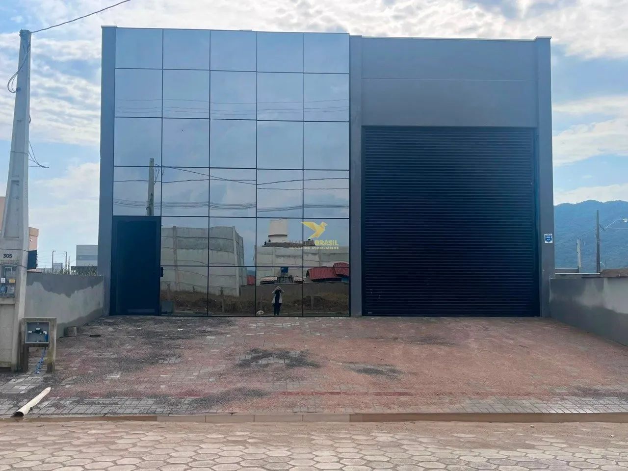 Galpão para locação em Tijucas/SC 330 m² com mezanino e escritório