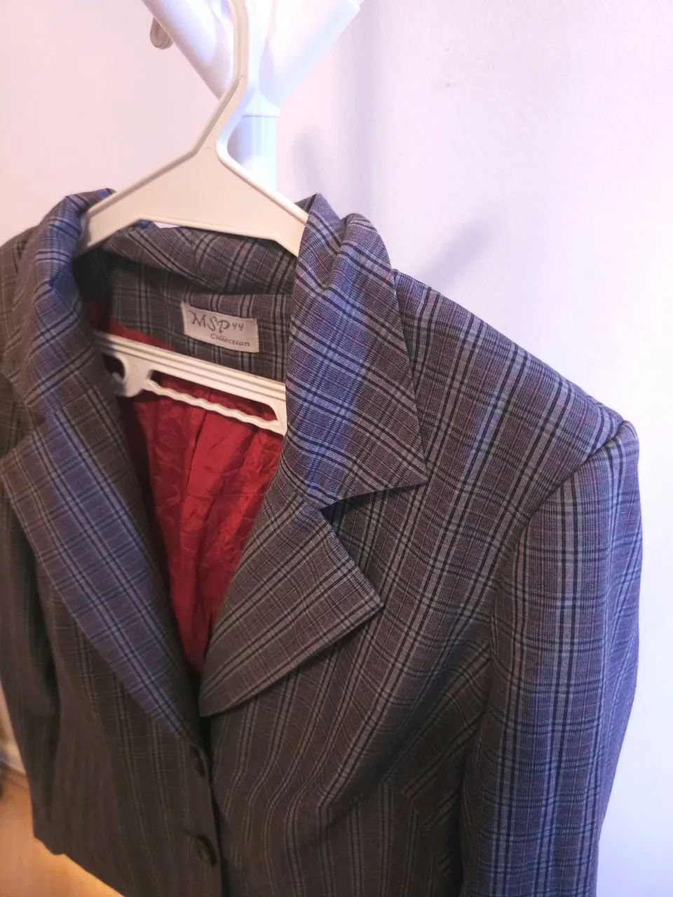 Blazer Cinza e vermelho tam 44 - Foto 4