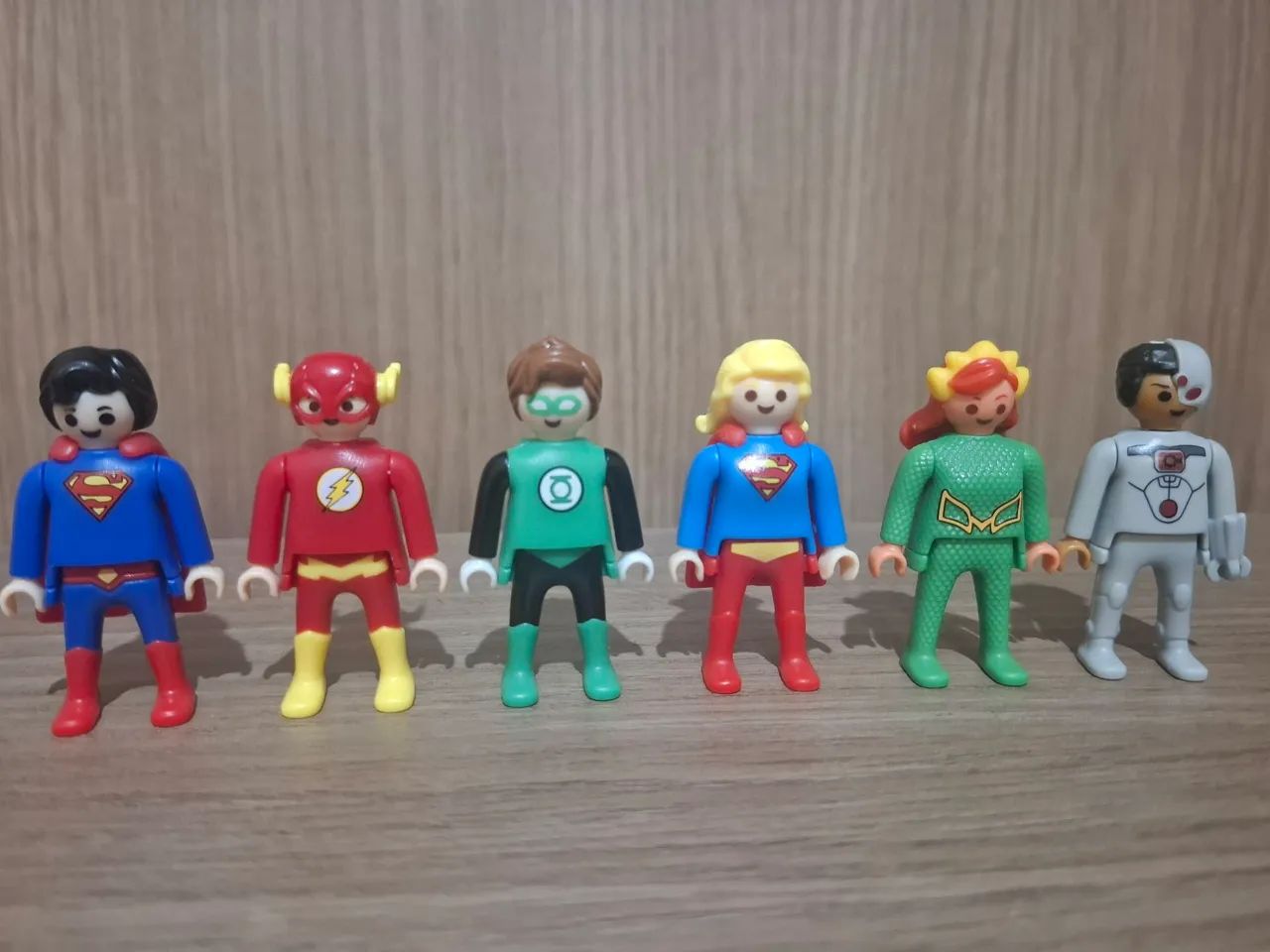Boneco DC  Kinder 
