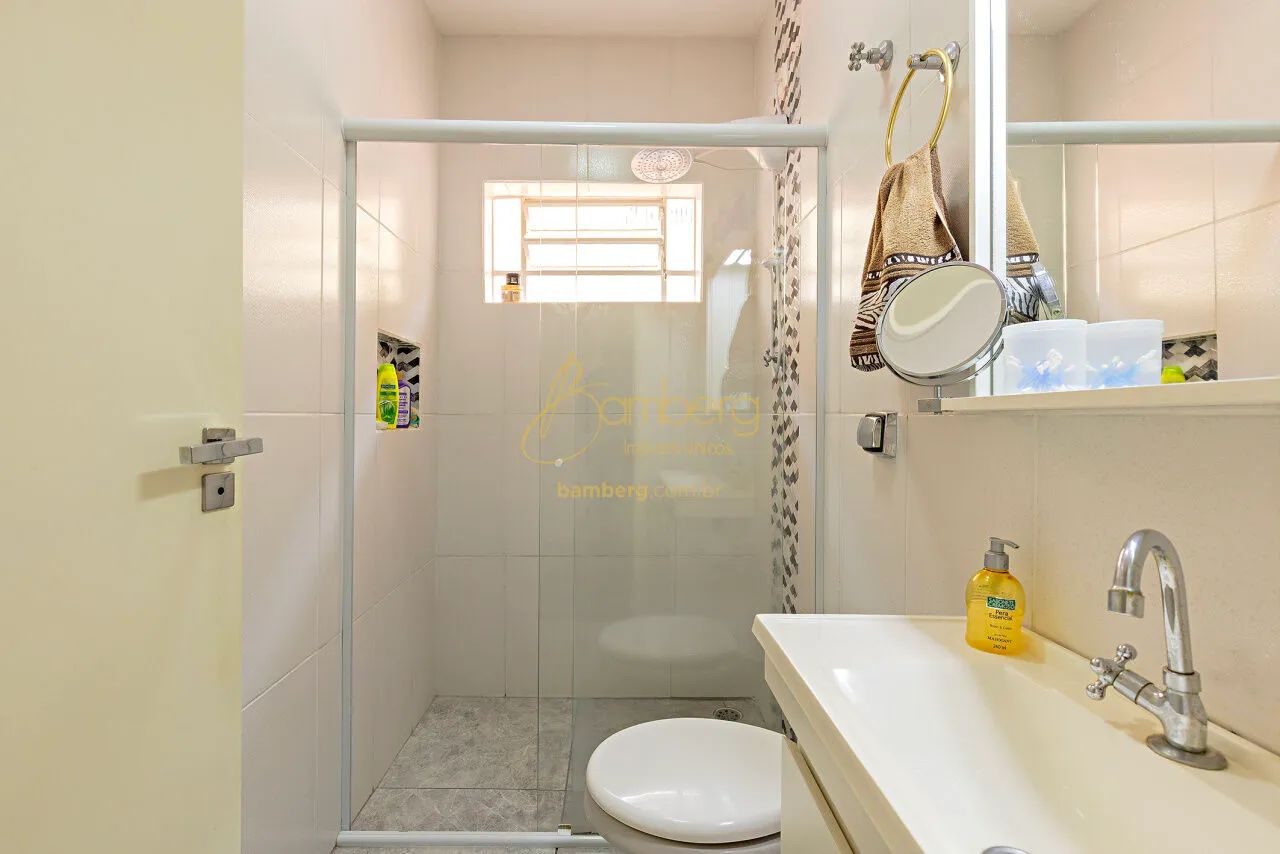 Casa térrea com ambientes amplos totalmente reformada. - Foto 13