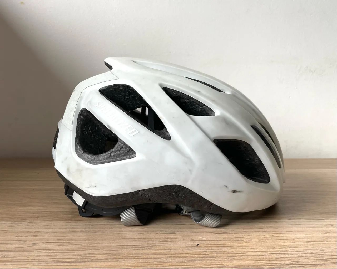 CAPACETE SPECIALIZED CENTRO LED MIPS
