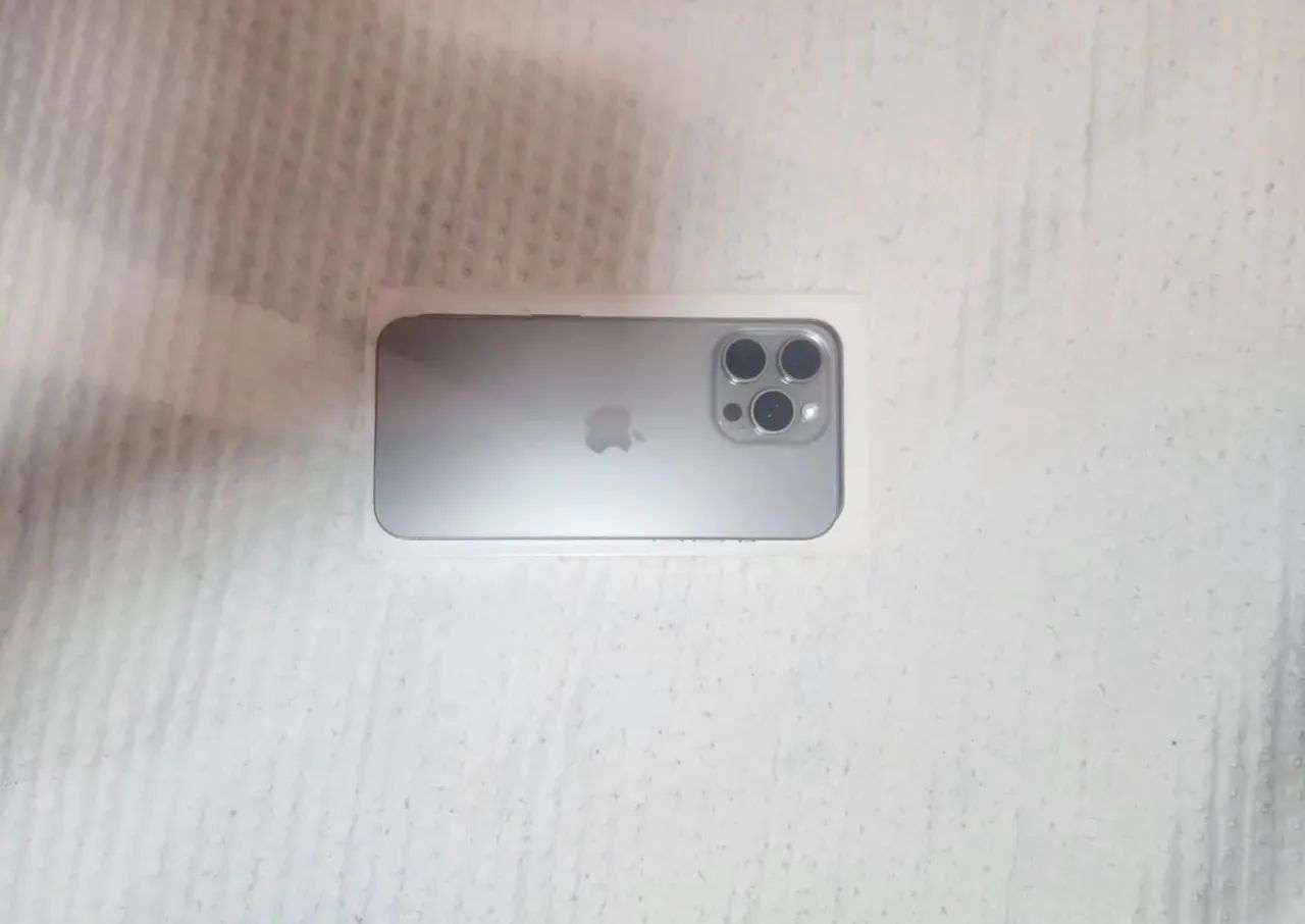 Vendo iPhone 15 pro Max  caixa e cabo  - Foto 2