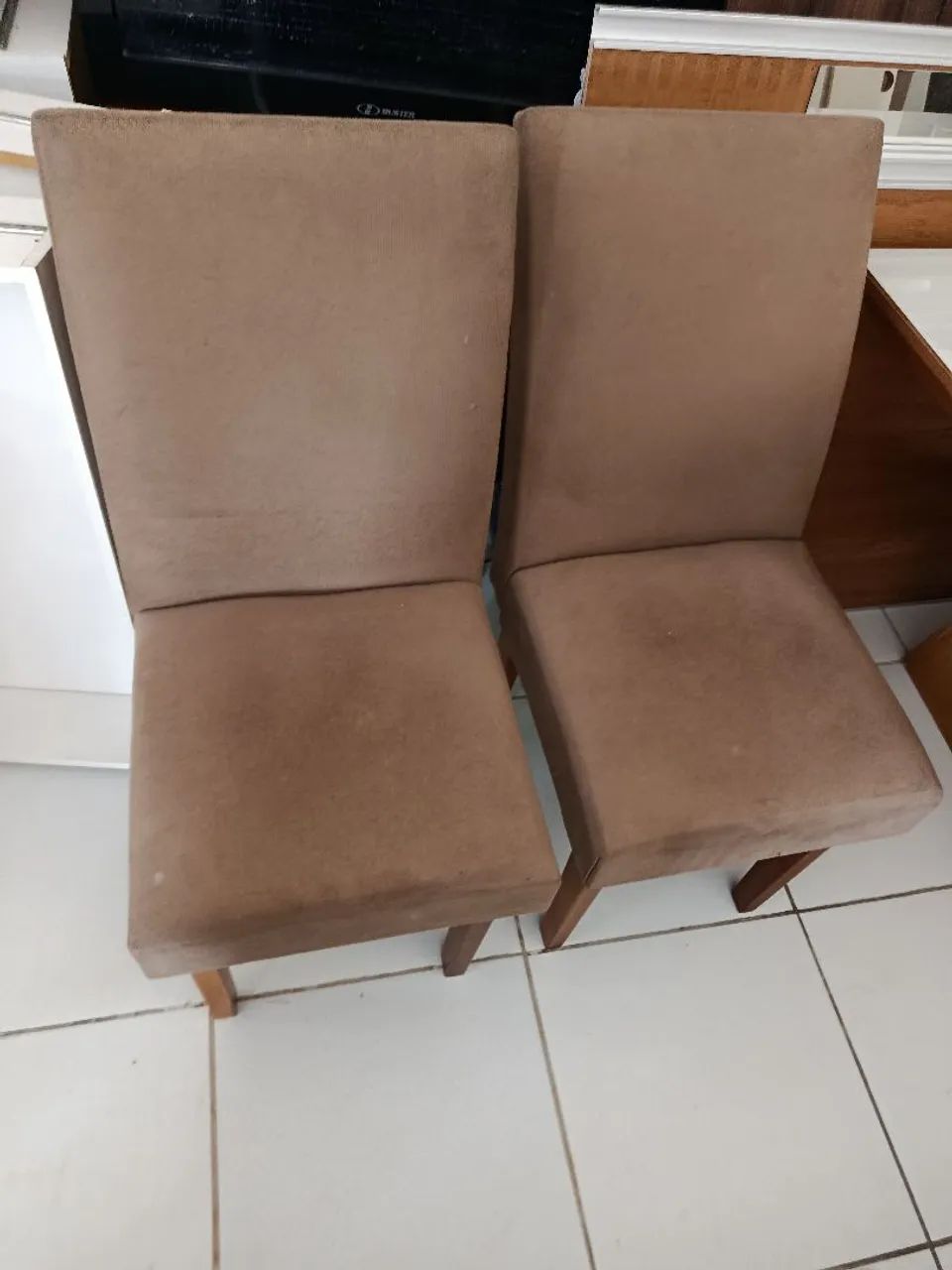 Mesa MDF com vidro laqueado com quatro cadeiras - Foto 5